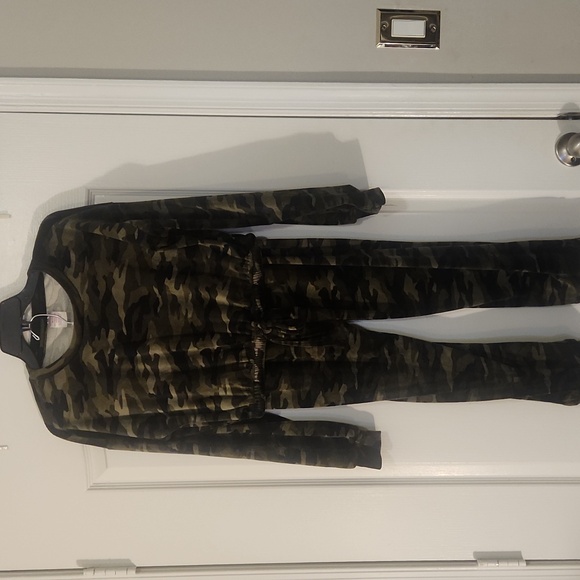 Velour Leisure Suit (2 Piece Set) - Picture 3 of 6